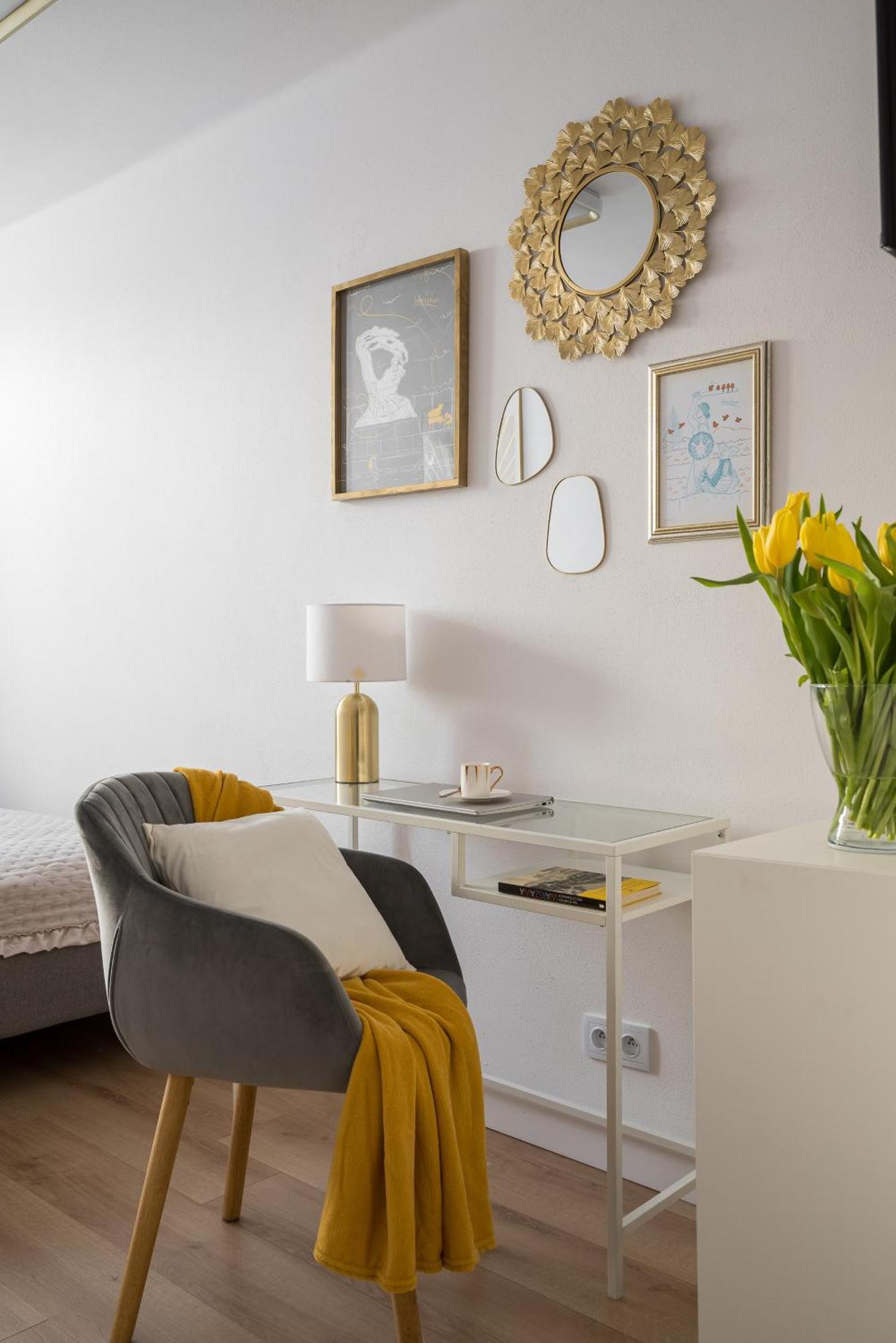Gold Premium Central Suite 950 M To Central Station Parking Varšava Exteriér fotografie